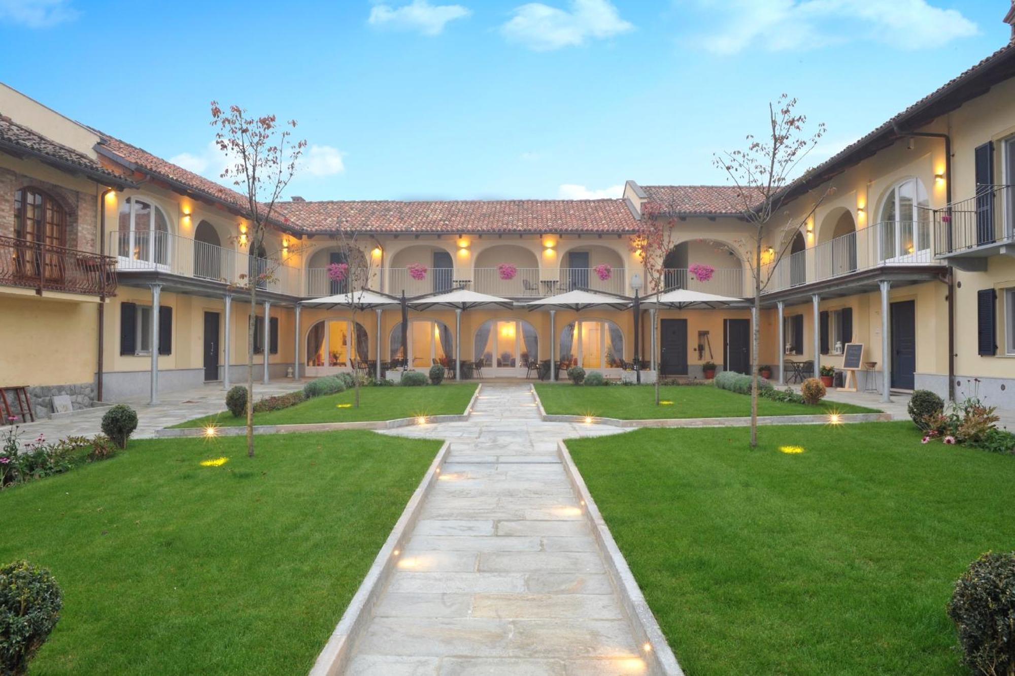 Agriturismo Cascina Varie Castagnito Екстериор снимка