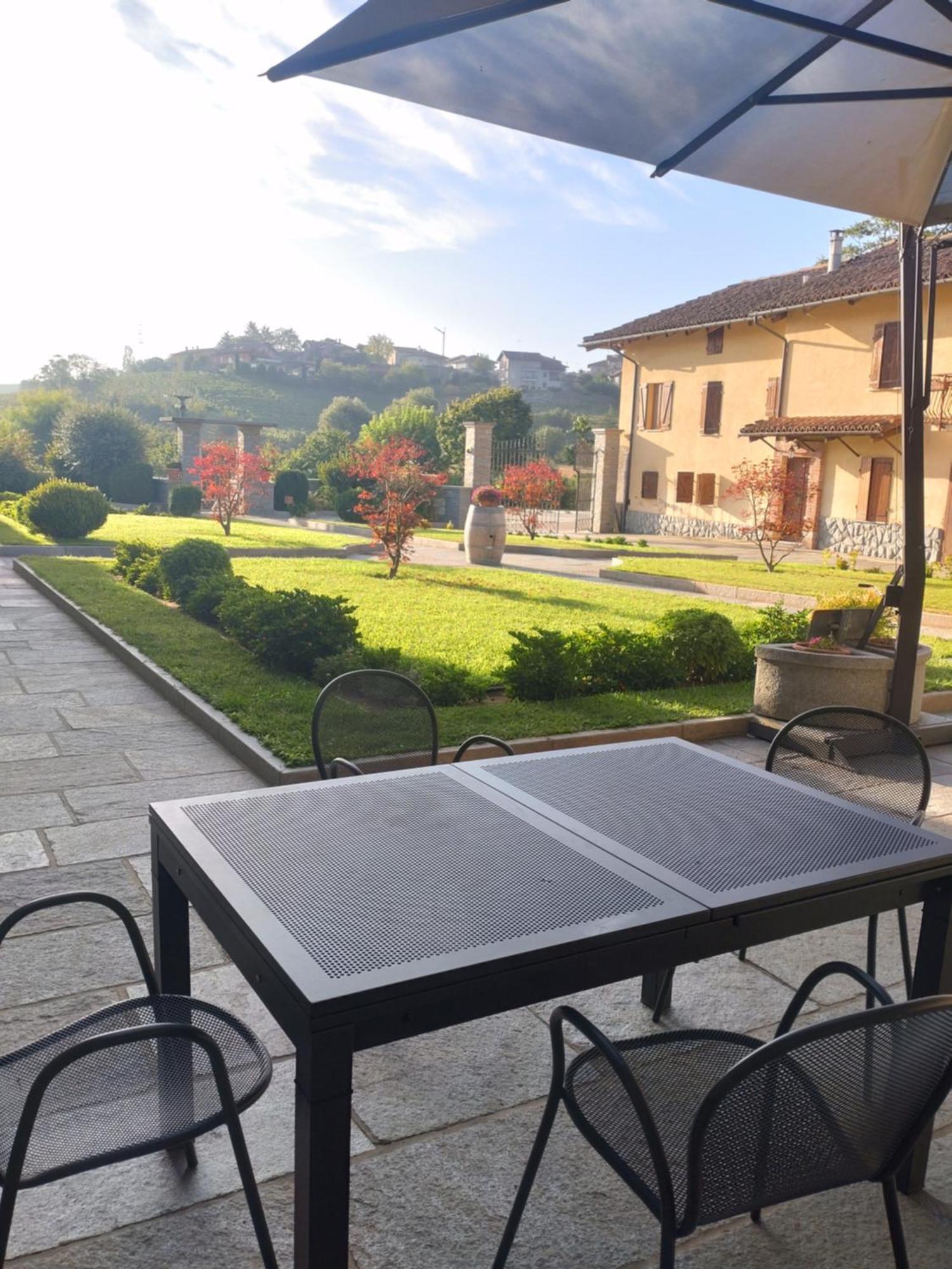 Agriturismo Cascina Varie Castagnito Екстериор снимка