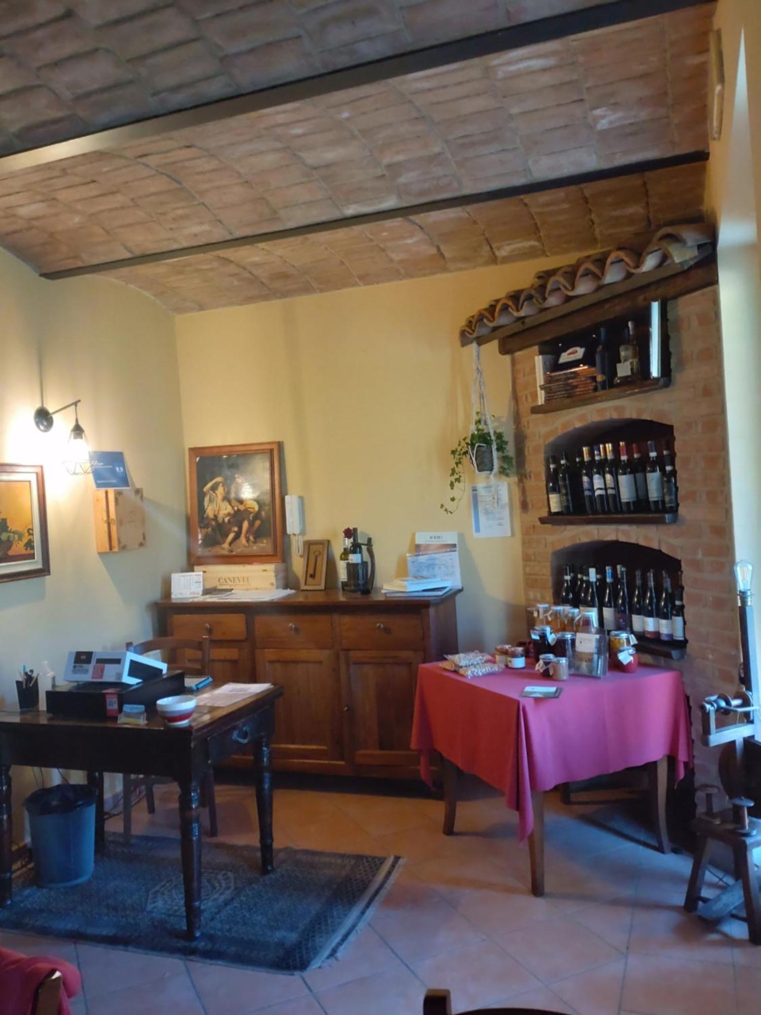 Agriturismo Cascina Varie Castagnito Екстериор снимка