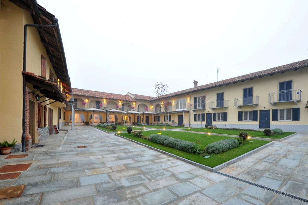 Agriturismo Cascina Varie Castagnito Екстериор снимка
