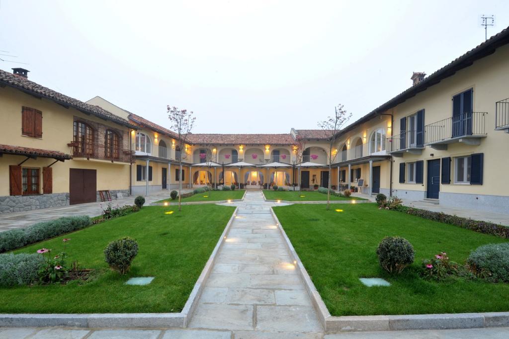 Agriturismo Cascina Varie Castagnito Екстериор снимка