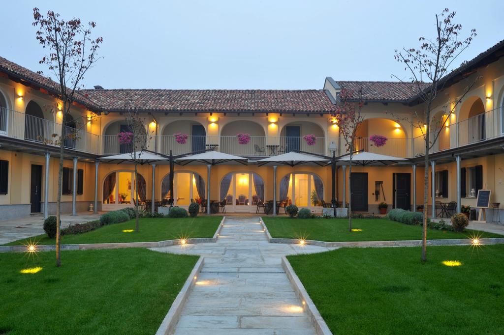 Agriturismo Cascina Varie Castagnito Екстериор снимка