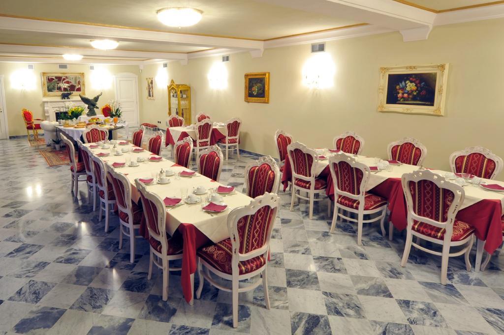 Agriturismo Cascina Varie Castagnito Екстериор снимка