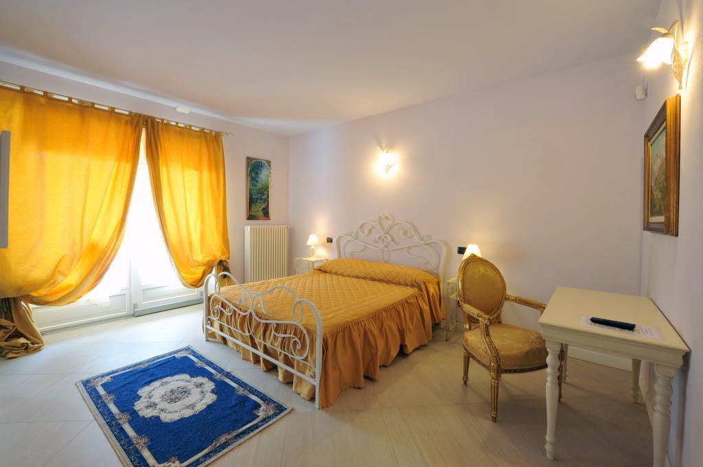Agriturismo Cascina Varie Castagnito Екстериор снимка