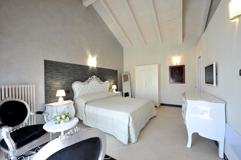 Agriturismo Cascina Varie Castagnito Екстериор снимка