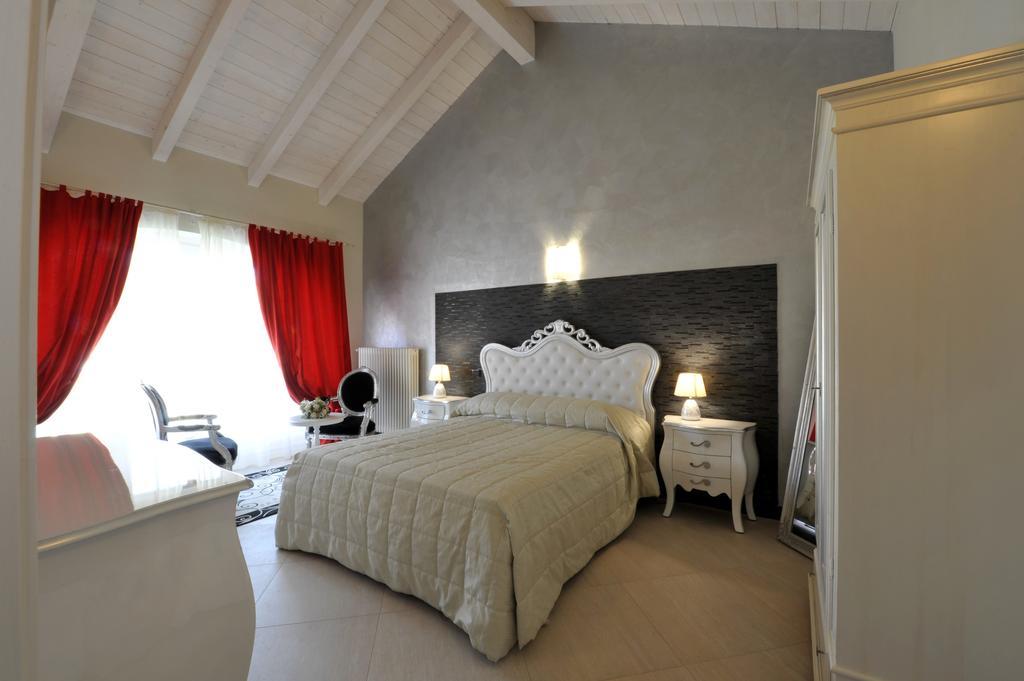 Agriturismo Cascina Varie Castagnito Екстериор снимка