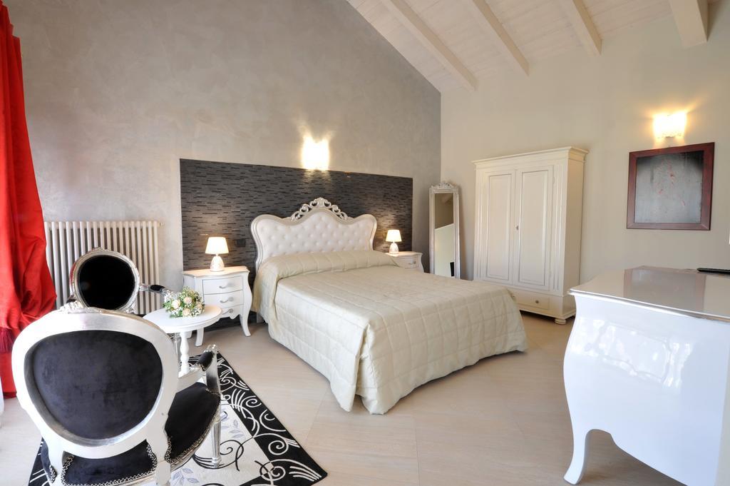 Agriturismo Cascina Varie Castagnito Екстериор снимка