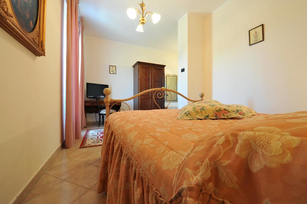 Agriturismo Cascina Varie Castagnito Екстериор снимка