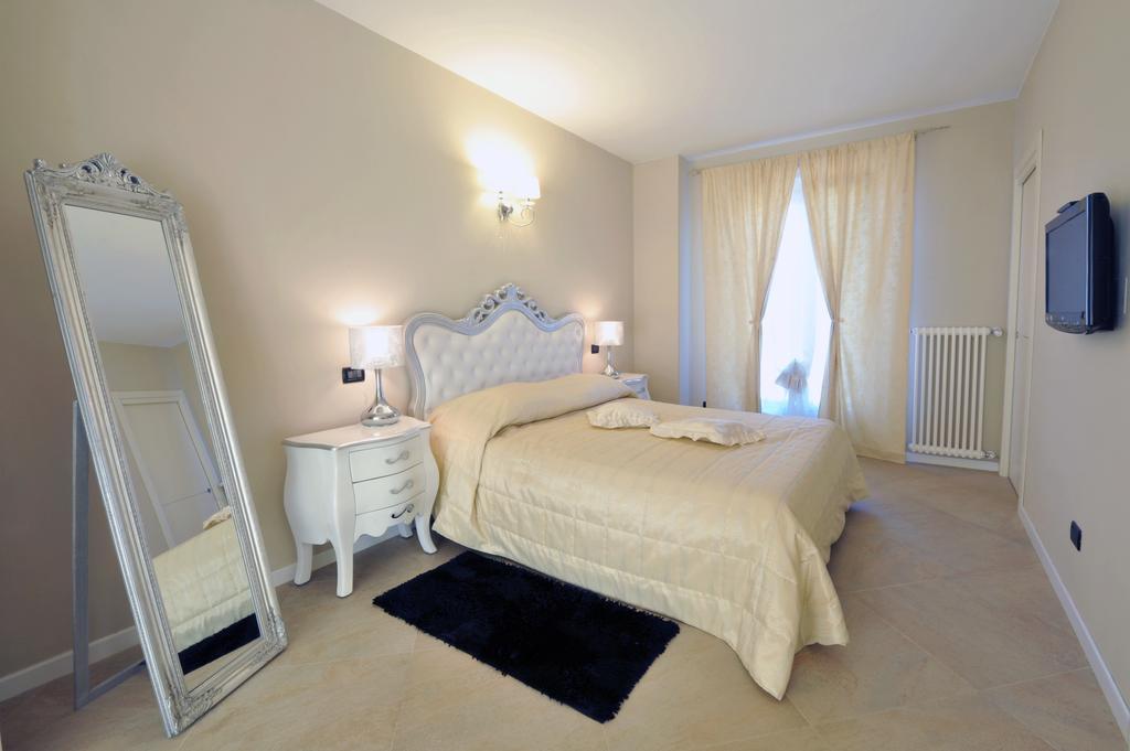 Agriturismo Cascina Varie Castagnito Екстериор снимка