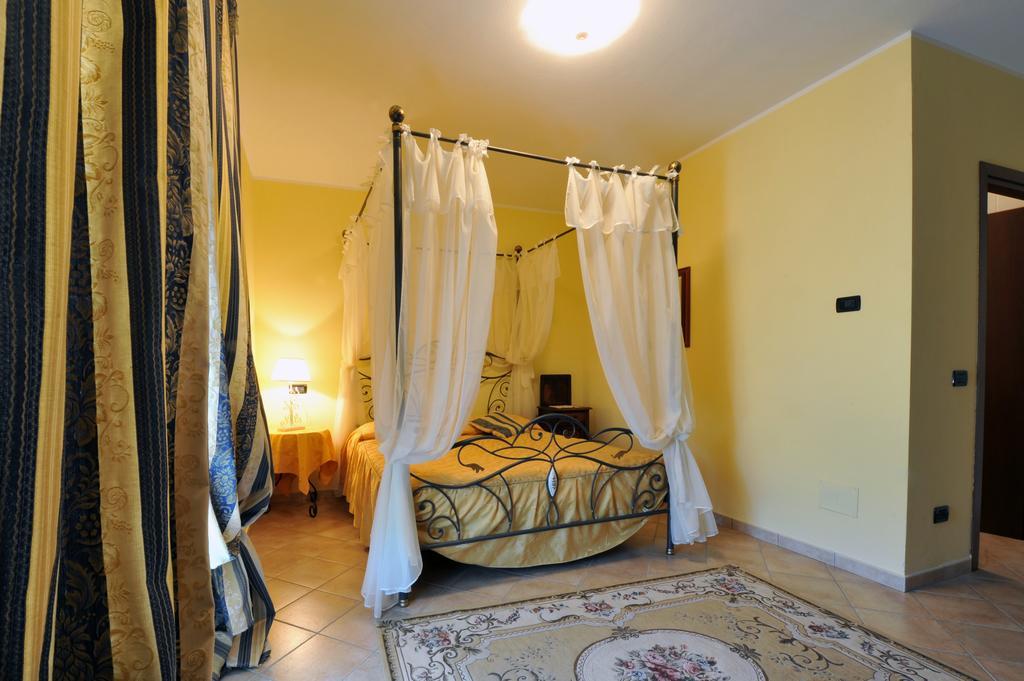 Agriturismo Cascina Varie Castagnito Екстериор снимка