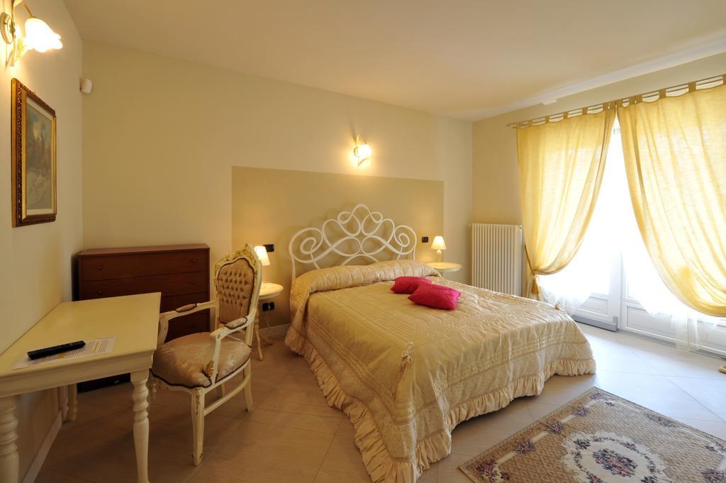 Agriturismo Cascina Varie Castagnito Екстериор снимка