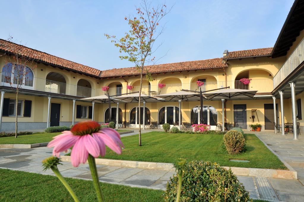Agriturismo Cascina Varie Castagnito Екстериор снимка