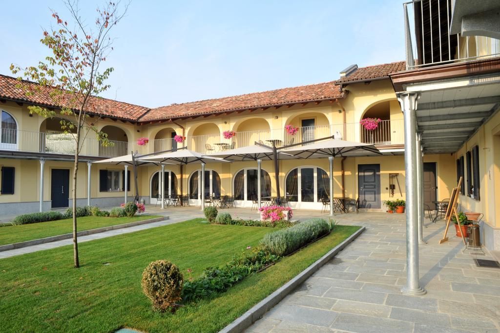 Agriturismo Cascina Varie Castagnito Екстериор снимка