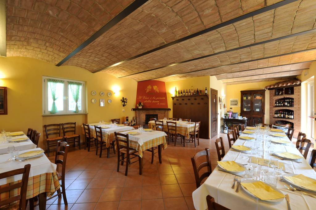 Agriturismo Cascina Varie Castagnito Екстериор снимка